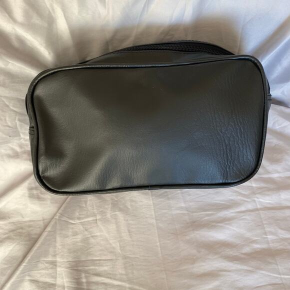 Vince Camuto Black Toiletry Make Up Bag NWOT Vacation Travel Gift - Picture 5 of 9